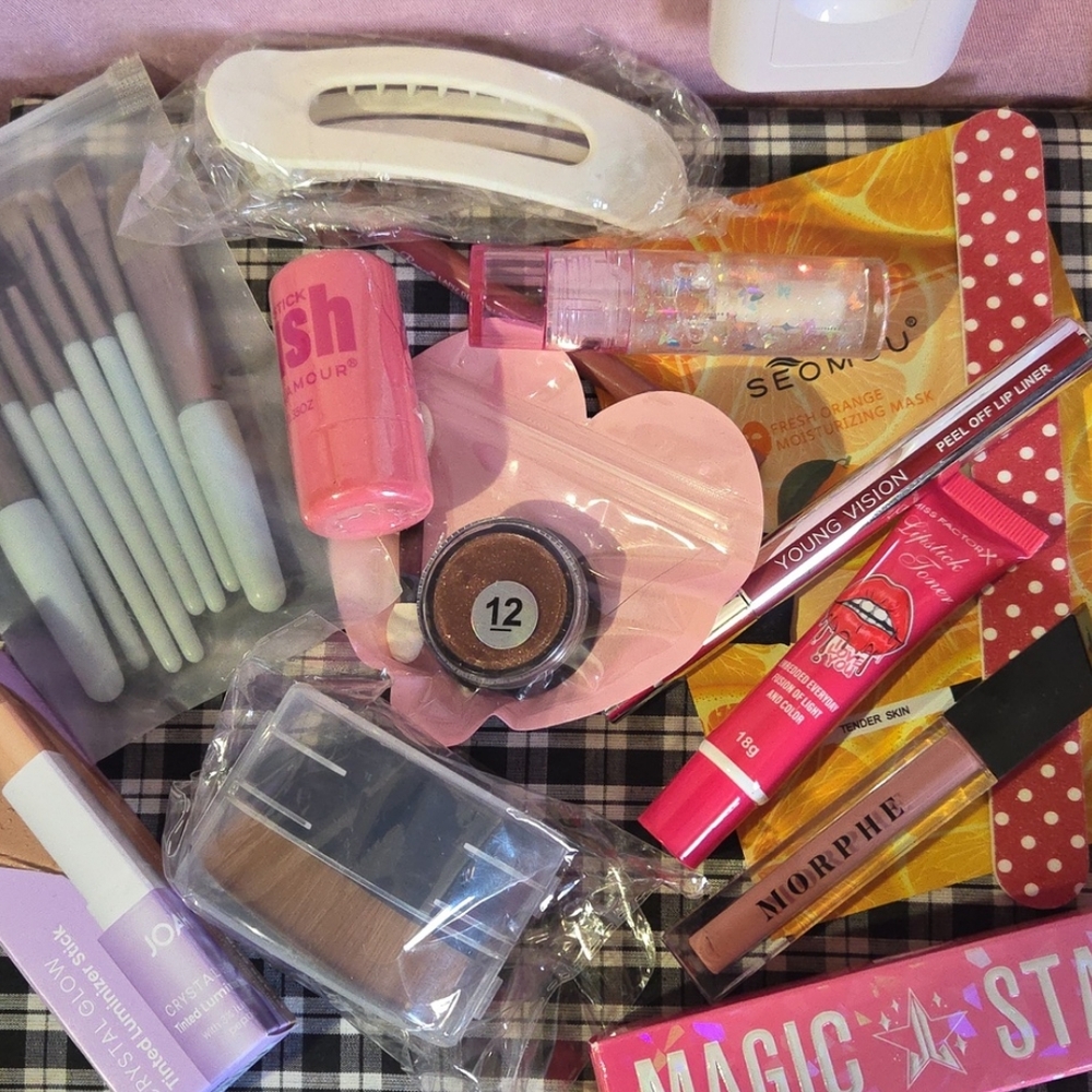 Morphe, Jeffrey Star, Joah, Makeup Bundle, Live Show Listing